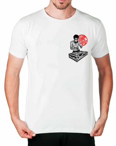 Camiseta DJ Lee no Bolso na internet