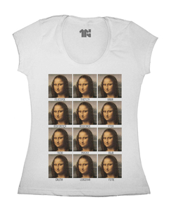 Camiseta Feminina Sorriso Enigmático - comprar online