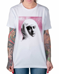 Camiseta Maude na internet