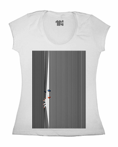 Camiseta Feminina Ilusão na internet