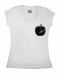 Camiseta Feminina Maçã do Eden de Bolso na internet