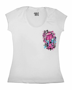 Camiseta Feminina Graffiti de Bolso na internet