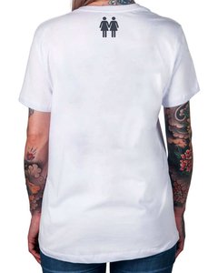 camiseta-branco-Stephen-King-o-iluminado-terror-livro-modelo-feminino-costas