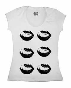 Camiseta Feminina Sexteto de Bocas na internet