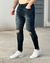 Calça Slim Fit Jeans Escura Destroyed Holding Power©️ na internet