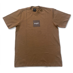 Camiseta Huf Set Box Brown. Confeccionado em 100% algodão. Costas lisa. Gola careca. Logo HUF na frente na altura do peito.