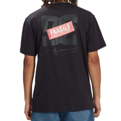 Camiseta DC X Andy Warhol Fragile. Colaboração limitada DC X ANDY WARHOL.