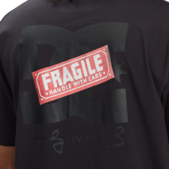 Camiseta DC X Andy Warhol Fragile na internet