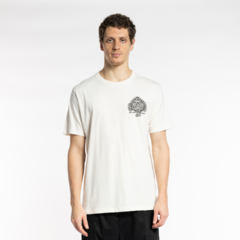 Camiseta de skate da marca Element confeccionada em 100% algodão com estampa em silk frente e costas na cor off white. Colaboração com o artista Timber.