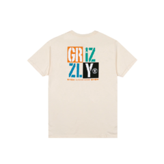 Camiseta da marca Grizzly na cor bege, confeccionada em 100% algodão com estampa em silk frente e costas.
