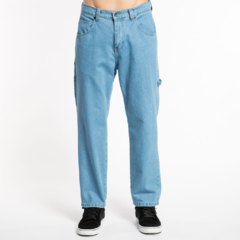 Calça Element Jeans Carpinter OG Blue. Composição: 100% algodão. Possui cinco bolsos, dois na frente e três na parte de trás.