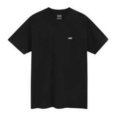 A camiseta manga curta Vans Core Basics é feita em 100% algodão. Possui logo bordado Vans aplicado na altura do peito e etiqueta com logo Vans aplicada na manga.