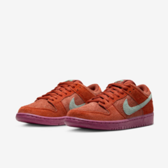 Tênis Nike Dunk SB Low Pro Mystic Red Rosewood na internet