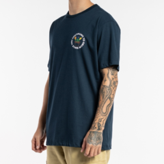 Camiseta DC Growing Pains Marinho - comprar online