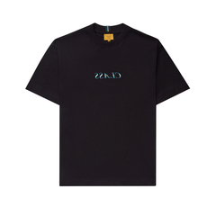 Camiseta Class Inverso Degradê Black. Composição: 100% algodão. Possui logo da marca bordado na altura do peito.
