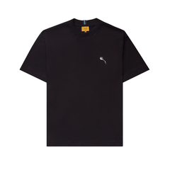 Camiseta Class Pipa Black na cor preta confeccionada em 100% algodão com bordado "Pipa" na parte frontal.