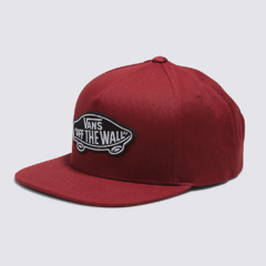 Boné vinho da marca Vans. Icônico, o Classic Patch é um boné ajustável pelo snapback. Possui patch "Vans skateboarding" centralizado e bordado. Fabricado em 100% algodão. Produto importado. Regulável no snapback.