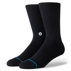 Meia preta da marca Stance Socks. A "Icon Black" faz parte da linha Uncommon Solids, com a proposta básica e transformadora. Para uso casual do dia a dia, é produzida em um blend característico da marca e com o logo bordado, tem altura "Crew".