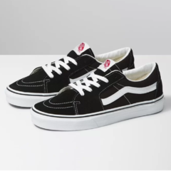 Tênis de skate da marca Vans. Modelo vans old skool skate-low. Construído em lona e camurça.