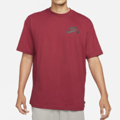 Camiseta da marca Nike Skateboarding. Fabricada com um suave tecido jersey, a camiseta Nike SB é uma peça clássica do skate com caimento solto e o logotipo clássico no peito.