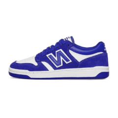 Tênis New Balance 480 Low Azul. Cabedal em sintético e tecido. Língua acolchoada. Etiqueta bordada na lingueta.