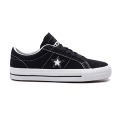 Tênis Converse One Star Pro OX Black White Black. Tênis da marca de skate Converse cano baixo em camurça com forro de borracha. Palmilha de espuma CX para conforto e absorção de impacto.