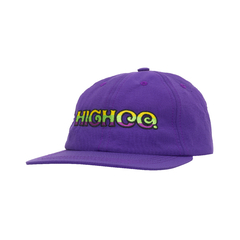 Boné High 6 Panel Fantasia Purple. Confeccionado em 100% poliéster. Logo HIGH pordado na frente. Boné 6 panel. Regulável no snapback.