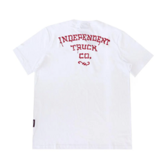 Camiseta Independent Barrios Wht. Confeccionada em 100% algodão. Possui gola careca.