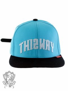 Boné This way Strapback Logo Bordado Blue. Confecciado em 100% algodão. Boné six panel. Bordado THISWAY na frente. TAmanho único. Ajustável no strapback.