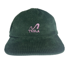 Boné Tesla 6Panel Veludo Green. Confeccionado em 100% algodão. Regulável no snapback. Tamanho único. Material de veludo.