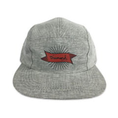 Boné Diamond Five Panel Pennant Grey. MODELO: SNAPBACK - ABA RETA.