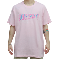 Camiseta Thrasher Vice Logo Rosa Confeccionada em 100% algodão; Possuí gola careca; Estampa em silk centralizada, na frente à altura do peito. Costas lisas.