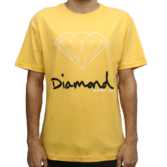 Camiseta de skate da marca Diamond, confeccionada em 100% algodão em malha cor amarelo ouro, com estampa em silk centralizada.