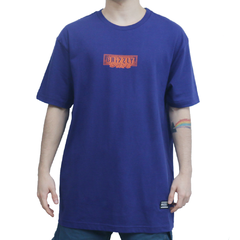 Camiseta da marca de skate Grizzly Victorian Blue na cor azul. Confeccionada em 100% Algodão. Possuí gola careca. Estampa em silk.