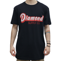 Camiseta Diamond Classic Black. Confeccionada em 100% algodão. Possuí gola careca.