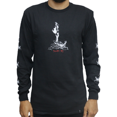 Camiseta HUF X Frazetta Sacrifice ML Black. Coleção cápsula exclusiva que celebra o trabalho e o legado do falecido artista de fantasia americano Frank Frazetta.