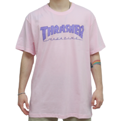 Camiseta Thrasher Outline Rosa  Confeccionada em 100% algodão; • Possuí gola careca;Estampa em silk centralizada, na frente à altura do peito. Costas lisas.