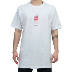 Camiseta de skate da marca Huf Repair White. Confeccionada em 100% algodão pré-encolhido. Possuí gola careca. Estampa em silk pequena na parte da frente centralizada.