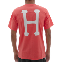 Camiseta da marca de skate Huf Classic Peach. Confeccionada em 100% algodão. Mangas curtas.