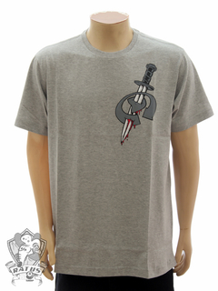 Camiseta de skate da marca Drop Dead em malha mescla na cor cinza, com estampa em silk.