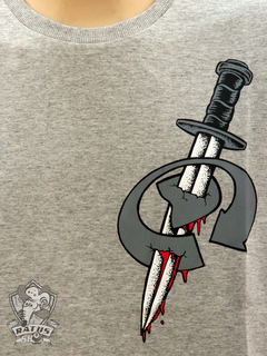 Camiseta Drop Dead Dagger Cinza - comprar online