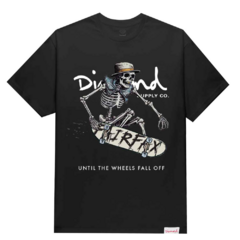 Camiseta Diamond Skull Tail Black. Confeccionada em 100% algodão. Possuí gola careca canelada.