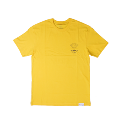 Camiseta da marca de skate Diamond Supply Co. Yellow. Composição: 100% algodão. Estampa em silk emborrachada na parte frontal. Possui gola careca.