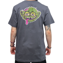 Camiseta Creature Freaks Grey. Confeccionada em 100% algodão. Possuí gola careca.