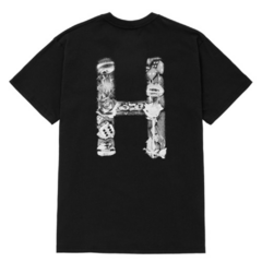Camiseta HUF H-ST Black. Confeccionada em 100% algodão. Possuí gola careca. Possuí mangas curtas.