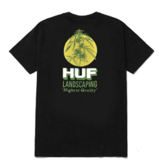 Camiseta Huf Landscaping Black. Confeccionada em 100% algodão. Possuí gola careca. Possuí mangas curtas.