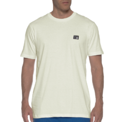 Camiseta Anp Label da marca de skate RVCA na cor off white confeccionada em malha de algodão.