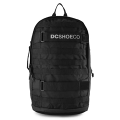 Mochila DC Alpha Backpack Black. Capacidade: 23 litros. Tecido durável e resiliente. Fundo resistente.