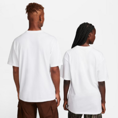 Camiseta Nike SB Pe Sust Off White - comprar online