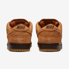 Imagem do Tênis Nike Dunk SB Low Brown